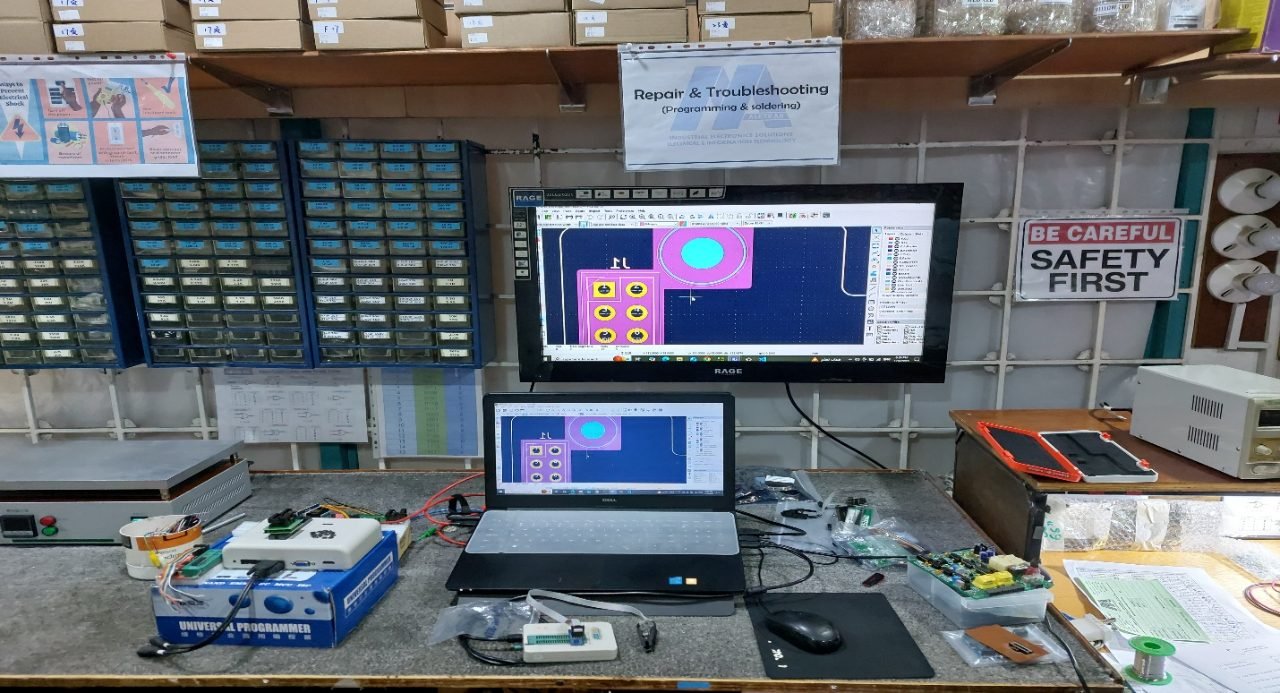 IC programming station